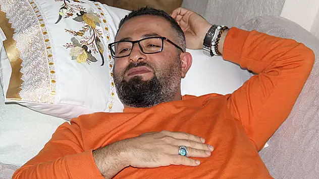 Konya'lı vatandaş, Arnavutluk'taki depremden 2. kattan atlayarak kurtuldu