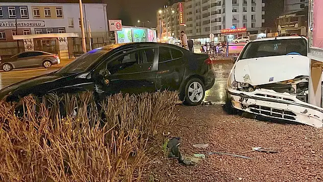 Konya Meram'da otomobiller çarpıştı: 2 yaralı