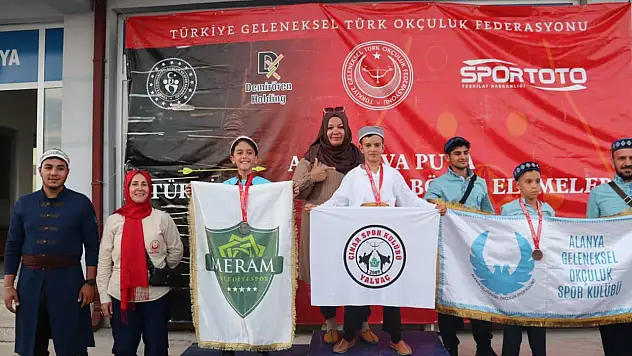 Konya Meramlı okçular madalyaları topladı