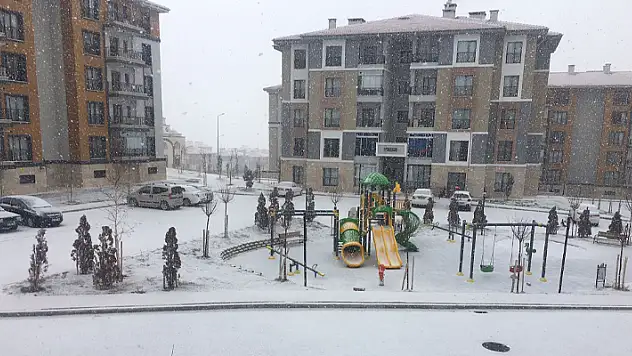 Konya merkeze beklenen kar yağışı geldi!
