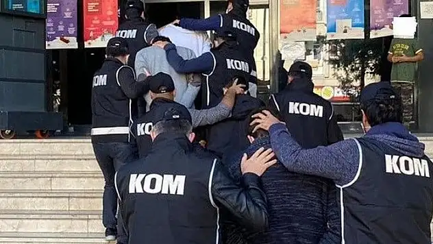 Konya merkezli 12 ilde FETÖ operasyonu: 17 gözaltı