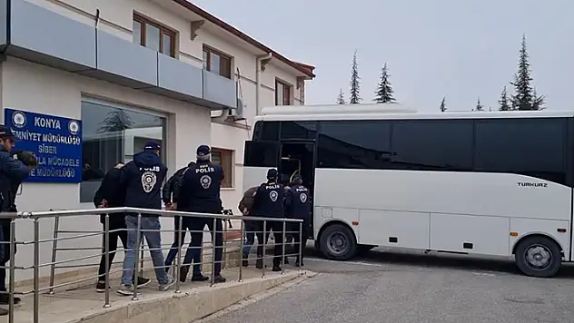 Konya merkezli 20 ilde operasyon! Kargo bilgilerini çalarak 500 kişiden 1 milyon liralık vurgun yapmışlar
