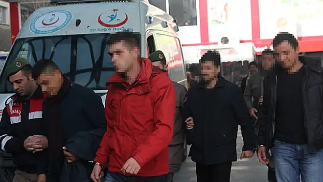 Konya merkezli 5 ilde FETÖ operasyonu! 12 asker gözaltında