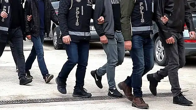 Konya merkezli 8 ilde FETÖ operasyonu! 7 gözaltı
