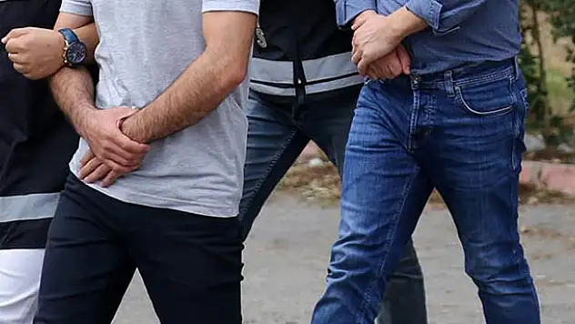 Konya merkezli 8 ilde FETÖ'ye yönelik ankesörlü telefon operasyonunda 8 kişi gözaltına alındı