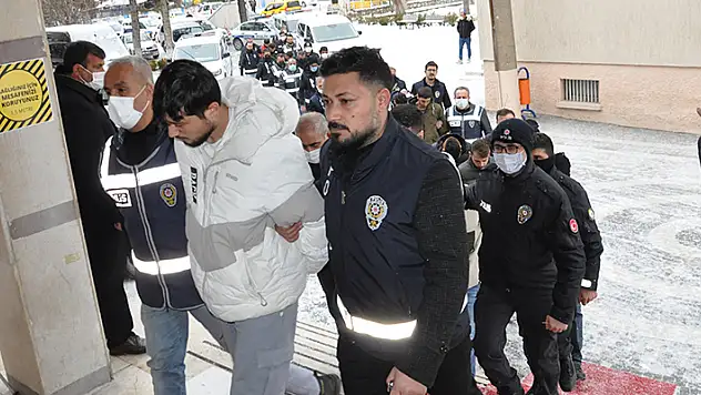 Konya merkezli dolandırıcılık operasyonunda 13 zanlı tutuklandı
