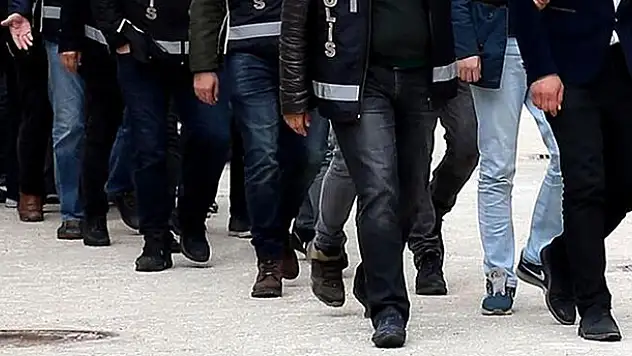 Konya merkezli FETÖ'nün 'mahrem' yapılanmasına yönelik operasyonda 12 zanlı yakalandı