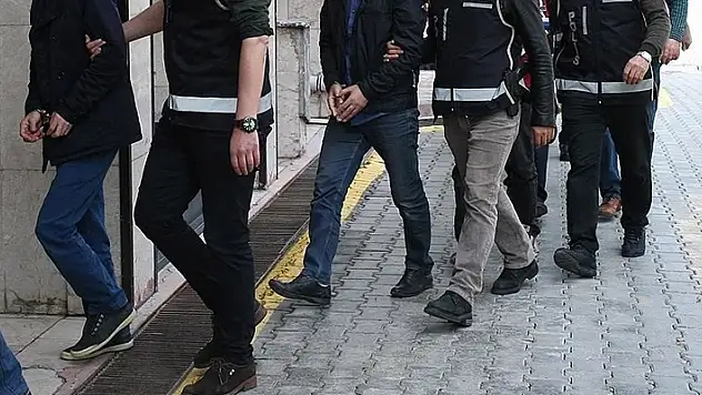 Konya merkezli FETÖ operasyonunda 5 şüpheli yakalandı

