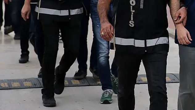 Konya merkezli FETÖ operasyonunda 6 tutuklama