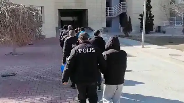 Konya merkezli FETÖ operasyonunda yakalanan zanlı tutuklandı
