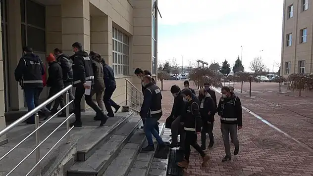 Konya merkezli FETÖ'nün mahrem ve rehberlik yapılanmasına operasyon: 9 gözaltı
