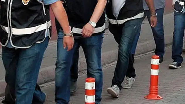 Konya merkezli silah kaçakçılığı operasyonunda yakalanan 21 şüpheliden 3'ü tutuklandı