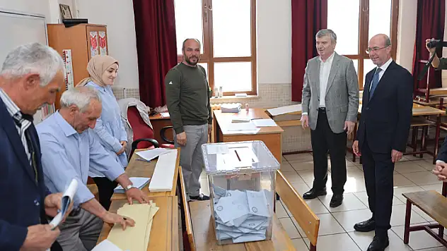 Konya Milletvekili Akyürek ve Başkan Pekyatırmacı oylarını kullandı 