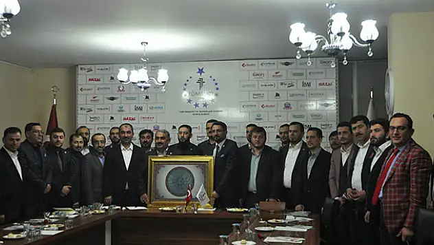 Konya milletvekili Etyemez, TÜMSİAD'da 'Evet'i anlattı