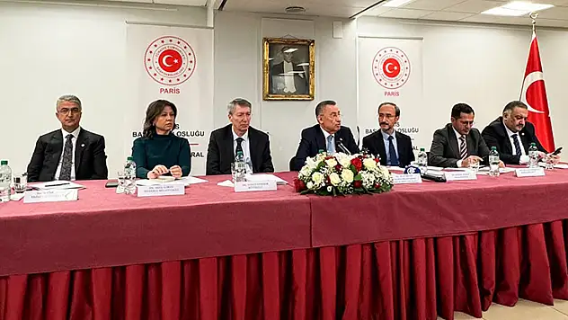 Konya milletvekili Paris'te temaslarda bulundu