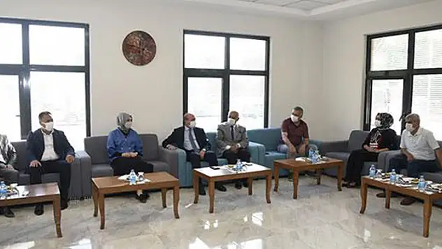 Konya Milletvekili Usta muhtarlarla bir araya geldi