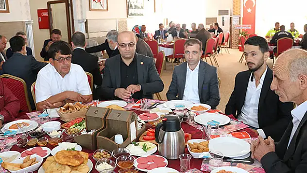 Konya milletvekilleri Beyşehir'de muhtarlarla buluştu