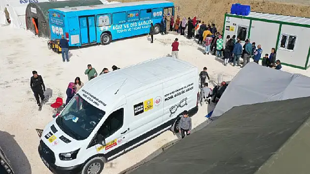 Konya Mobil Gözlük Aracı Hataylı depremzedelere hizmet veriyor
