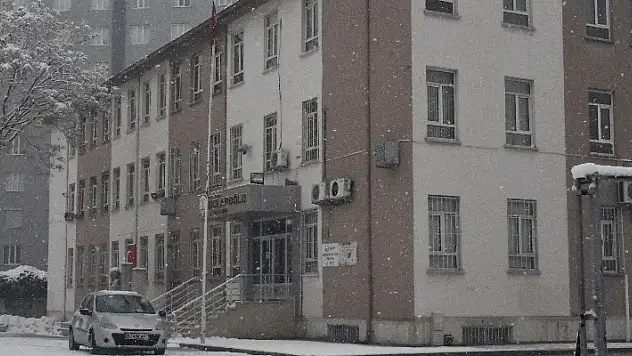 Konya'nın 12 ilçesinde veKaraman'da eğitime 'kar' engeli

