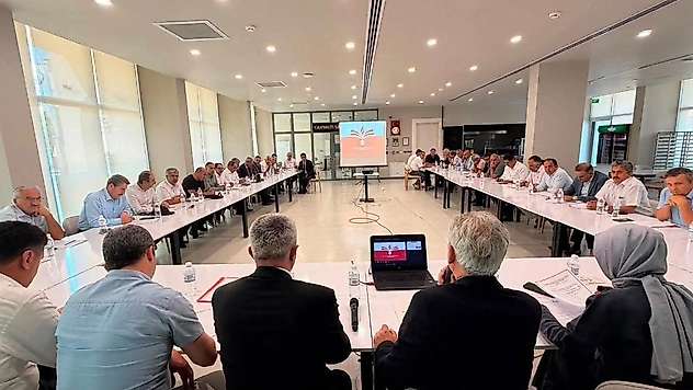 Konya'nın 31 ilçesi Karapınar'da eğitim için toplandı