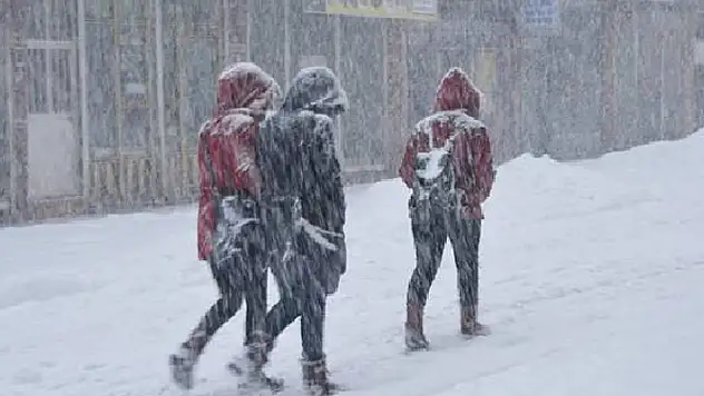 Konya'nın 9 ilçesinde kar yağışı nedeniyle yüz yüze eğitime ara verildi! Alanya yolu araç geçişine kapatıldı
