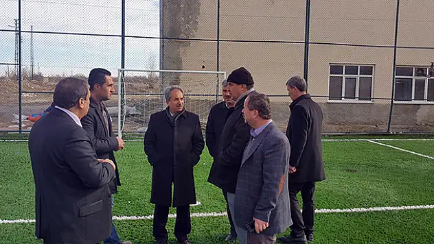 Konya'nın Akşehir ilçesi çim sahaya kavuştu