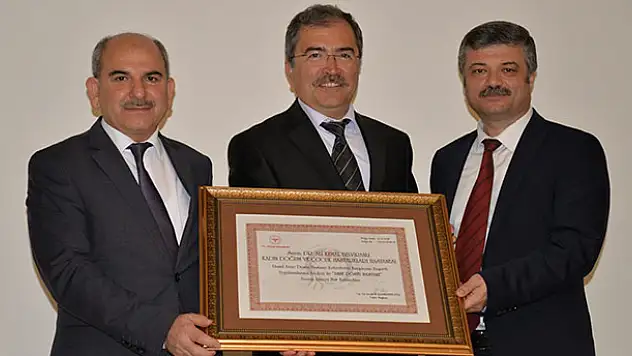 Konya'nın Anne Dostu Hastanesi Belgesini Teslim Aldı