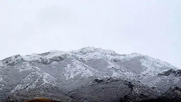 Konya'nın Bozkır ilçesinde yüksek kesimlere kar yağışı