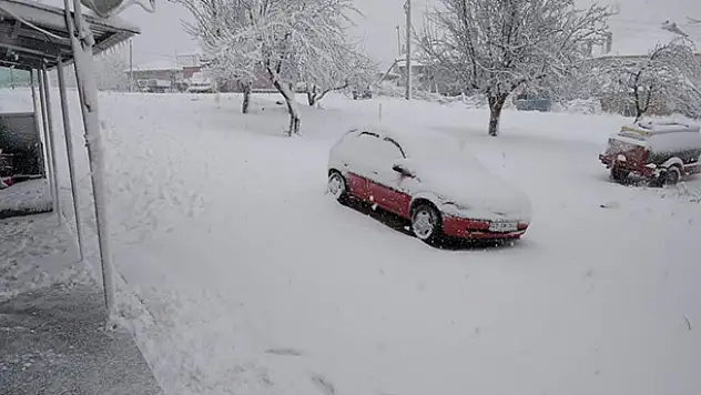 Konya'nın bu ilçesinde kar nedeniyle sürücüler zor anlar yaşadı