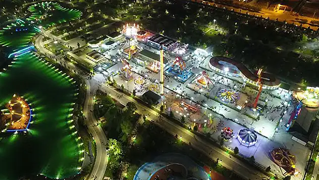 Konya'nın bu ilçesinde park ve tesisler 'güneşle' aydınlanıyor