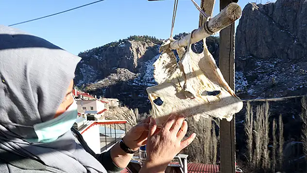 Konya'nın bu ilçesinde yüzyıllardır aynı yöntemle kurutulan etler, kışın sofraları süslüyor