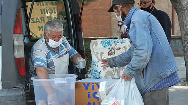 Konya'nın 'çorbacı dayısı' 3 yıldır hayır dağıtıyor