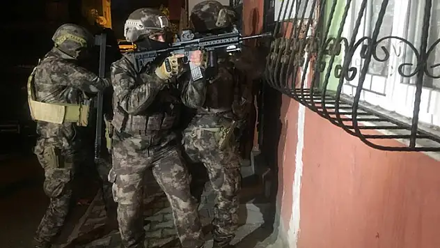 Konya'nın da aralarında bulunduğu 32 ilde düzenlenen FETÖ operasyonunda 61 şüpheliden 47'si yakalandı
