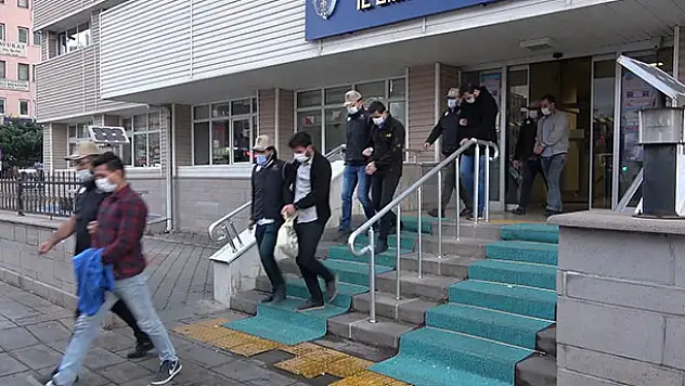 Konya'nın da bulunduğu 5 ilde FETÖ'den gözaltına alınan 7 asker etkin pişmanlık yasasından faydalandı