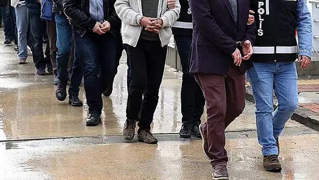 Konya'nın da olduğu 13 ilde FETÖ soruşturmasında 74 eski polis için yakalama kararı