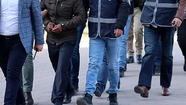 Konya'nın da olduğu 13 ilde kredi vaadiyle emeklileri dolandıran 85 zanlıya operasyon