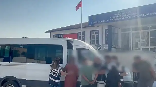 Konya'nın da olduğu 27 ilde düzenlenen 'Kalkan-27' operasyonlarında 1029 düzensiz göçmen yakalandı
