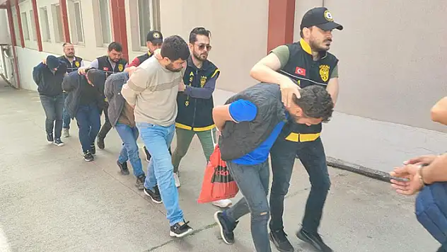 Konya'nın da olduğu 6 ilde şasi numarası değiştiren otomobil çetesinin 6 üyesi tutuklandı
