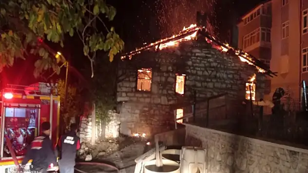 Konya'nın Derebucak ilçesinde çıkan yangında ev küle döndü
