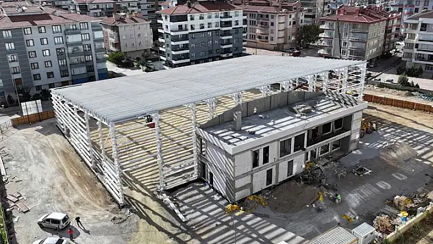 Konya'nın en büyük kapalı tenis kortunun yapımı sürüyor 