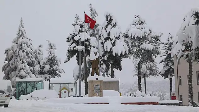Konya'nın Hadim ilçesinde kar kalınlığı yarım metreyi geçti
