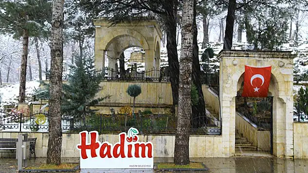Konya'nın Hadim ilçesinde kar yağışı etkili oluyor