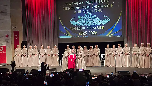 Konya'nın hafizeleri taçlandı