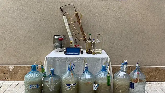 Konya'nın Hüyük ilçesinde 114 litre sahte alkol ele geçirildi
