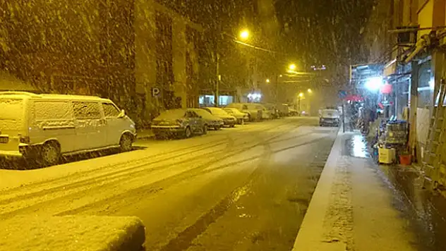Konya'nın ilçelerinde kar yağışı etkili oldu