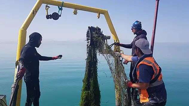 Konya'nın incisi Beyşehir Gölü temizleniyor