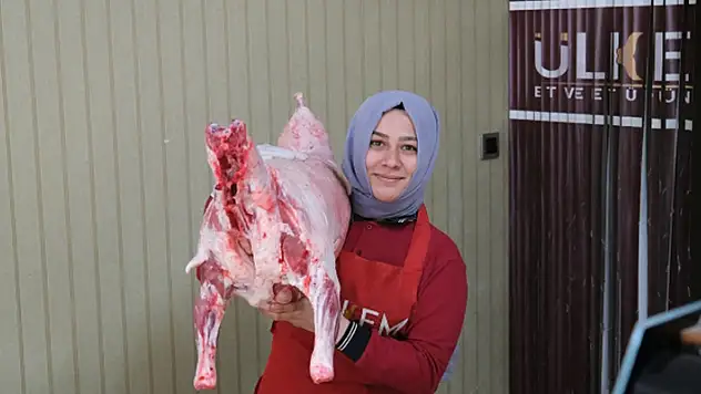 Konya'nın kadın kasabı, hizmeti ve güler yüzüyle tercih edilen esnaftan biri oldu
