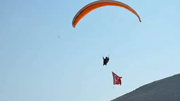 Konya'nın Karacadağ bölgesi doğal güzellikleriyle yamaç paraşütçülerin gözdesi olmaya aday
