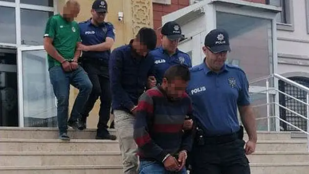 Konya'nın Karapınar ilçesinde hırsızlık yaptığı belirlenen 3 kişi tutuklandı
