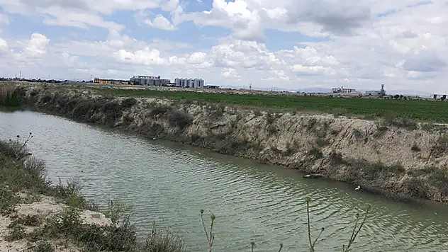 Konya'nın Karatay ilçesinde kanallara yılın ilk suyu verildi 